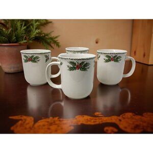 Vintage Set of 4 Ciera Fine Dinnerware Christmas Holly Berries Coffee Cocoa Mugs